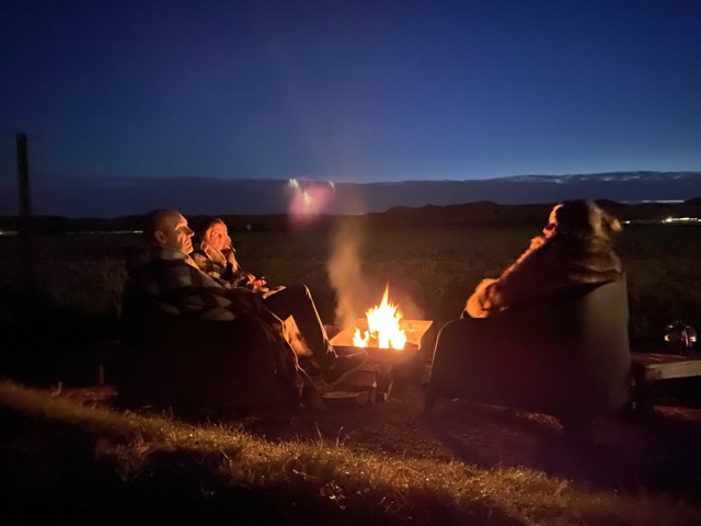 Am Lagerfeuerplatz im Garten